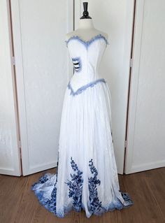 Corpse Bride costume, corset, cosplay Victoria Corpse Bride Costume, Diy Corpse Bride Costume, Halloween Costume Corpse Bride, Halloween Costumes Corpse Bride, Corpse Bride Dti Outfit, Corpse Bride Custome Halloween, Corpse Bride Cosplay Victor, Corpse Bride Tattoo