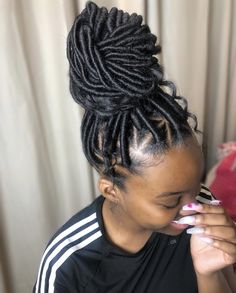 Diy Faux Locs, Brazilian Wool Hairstyles, Faux Locs Goddess, Brazilian Wool, Braids Hairstyles Pictures, Goddess Locs, Crochet Braids Hairstyles, Cool Braid Hairstyles