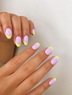 Retro Nails Vintage Simple, Two Toned Purple Nails, Two Tone French Nails, Almond Shaped Nails Designs Spring, Neon Gel Nail Designs, Lila Nail Art, Ideas Para Uñas Cortas, 2 Color Nail Ideas, Nails Amarillo