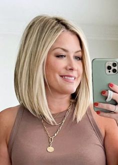 Glasses With Grey Hair, Bottleneck Bob Haircut, Stacked Long Bob Haircut, Long Aline Bob, Κούρεμα Bob, Blonde Hair Transformations, Pixie Bob Haircut, 2023 Hair, Stylish Short Hair