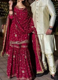 Wedding Gharara Pakistani Dresses, Nikkah Gharara Outfit, Bridal Garara Design Nikah, Dholki Outfit Bride, Jagoo Outfit, Bridal Garara Design, Shadi Pictures, Gharara Suits Party Wear, Walima Bridal Look