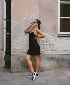 Estilo Vans, Millennial Fashion, 20 Outfits, Dress And Sneakers Outfit, Dresses With Vans, Sweats Outfit, Vans Outfit, Millennials Fashion, Outfits To Wear