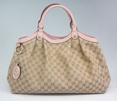 Gucci Sukey F1 Fits, Inside My Bag, Fancy Bags, Lip Products, Outfits 2023, Pretty Bags, Big Bags, My Bag, Arm Candy