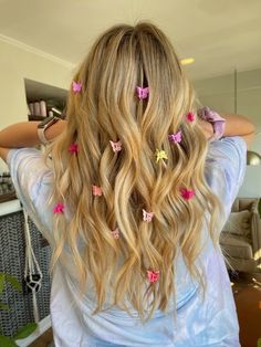 Eras Tour Hair Ideas, Concert Hair Ideas, Eras Tour Hair, Clip Hairstyles, Peinados Fáciles Para Cabello Corto, Butterfly Hair Clip, Hair Stylies, Long Blonde, Good Hair Day