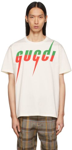 Short sleeve cotton jersey T-shirt in off-white featuring logo printed in green and red. Rib knit crewneck collar. Supplier color: Milk T Shirt Outfit For Men, Versace Sweater, Gucci T Shirt, Outfit For Men, Custom Tshirt Design, Tshirt Outfits, Back To School Outfits, Knit Crewneck, Tops For Leggings