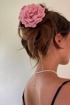 Silky Hair Tips, Hair Inspo Style, Vision Board Hair, Shiny Hair Mask, Shiny Hair Tips, Hair Accessories Updo, Hair Clips Hairstyles, Pink Hair Accessories, Hair Acessories