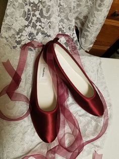 Romeo I Julia, Flats With Ankle Strap, Burgundy Flats, Minimalist Bride, Ballerina Style, Red Aesthetic, Style Minimalist