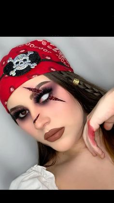 Dead Pirate Makeup, Pirate Makeup, Spooky Outfits, Pirate Ideas, Imagenes Aesthetic, Girl Pirates, Beauty Hacks Lips, A Daily Routine, Beads Craft Jewelry