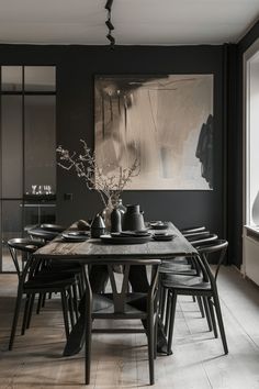 Scandinavian dining room with built-in banquette and round table Styling Plants, Scandinavian Dining Table, Scandinavian Dining Room, Mid Century Minimalist, Minimalist Dining Room, Scandinavian Dining, Scandinavian Interiors, Scandinavian Minimalist, Modern Moroccan