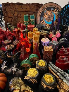 there are many items on the table for sale in this market place, including vases and candles