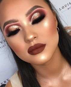 Burgundy And Gold Makeup, Makeup For Burgundy Dress, Burgundy Makeup Look, Makeup Soft Glam, Red Makeup Looks, Burgundy Eyeshadow, Quinceanera Makeup, Burgundy Makeup, Angel Makeup