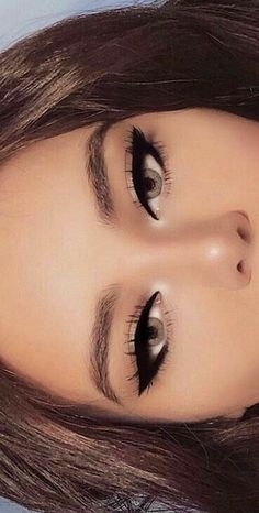 Tutorial Eyeliner, Eyeliner Tips, Video Makeup, Alat Makeup, Makeup Tip, Blue Eyeliner, Eye Liner Tricks, Eyeliner Makeup