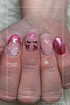 pink christmas nails with Reindeers Pink Reindeer Nails, Christmas Nail Designs Pink, Ginger Bread Nails Pink, Christmas Reindeer Nails, Nail Art Designs Reindeer, Reindeer And Snowflake Nails, Christmas Nails Gingerbread Man Pink, Christmas Nails Pink, Pink Christmas Nail