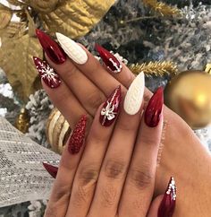 Chrome Sweater Nails, Christmas Almond Acrylic Nails, Christmas Nails Extra, Chrome Christmas Nails Designs, Winter Colour Nails, Red Sweater Nails, Red Chrome Christmas Nails, Chrome Holiday Nails, Red Xmas Nails