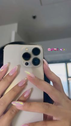 Bubble Bath Chrome, Milky Pink Almond Nails, Easy Floral Nail Art, Pink Almond Shaped Nails, Chrome Pink Nails, Chrome Almond Nails, Chrome Almond, Bubblegum Pink Nails, Chrome Pink