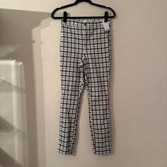 Nwt - Hollister Ultra High Rise Plaid Pants | S | Black/White Please Note - The Last Image Is To Show Fit Not Color. White Stretch Leggings For Work, Stretch White Leggings For Workwear, Low Rise Boyfriend Jeans, Olive Green Pants, Tan Pants, Hollister Pants, Green Jeans, Green Pants, Gray Plaid