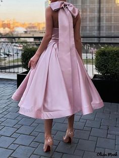 Olivia Mark - Chic Halter-Necked Maxi Dress for Special Occasions Evening Gown Plus Size, Ankle Length Evening Dress, Butterfly Dresses, Tea Length Prom Dress, Robes Glamour, Satin Evening Gown, Halter Prom Dresses, Puffy Dresses, Gown Plus Size