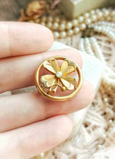 "Beautiful Antique French 18k Gold Four-leaf Clover Round Edwardian c1900s Lucky Charm Brooch, Gift for Woman or Man Size - approx. 22mm / 0,86\" in diameter Weight - 1,56gr  Brooch is in a great antique condition, very high quality, delicate and beautifully detailed, with four-leaf clover based in a circle frame.  Made of a 18k solid yellow gold with multi-tone accents in light rose gold and slightly green tone gold, with a natural seed pearl in the center. Very dainty and elegant! Rare unique Beautiful Wedding Jewelry, Good Day To You, Circle Frame, Green Tone, Gold Pin, Light Rose, Circle Frames, French Antique, Seed Pearl