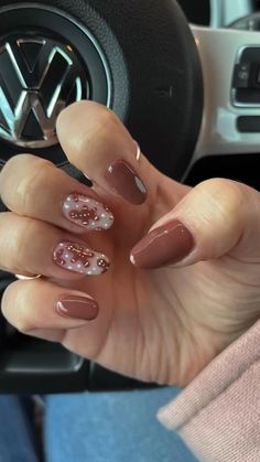 Nail ideas, Christmas, gingerbread man nails, holiday nails, winter nails, winter 2022 nails, Christmas 2022 nails, brown nails, long nails, winter, winter 2022, cozy, winter day, winter inspo, nail inspo, 2022 nails, nail art, holiday nail art, manicure, holiday manicure, Christmas manicure Brown Nails Long, Nails Christmas 2022, Winter 2022 Nails, Nails Winter 2022, Christmas Nails Gingerbread, Gingerbread Man Nails, Nails Gingerbread, Gingerbread Nails, Artist Hue