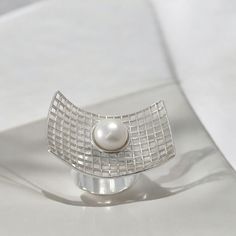 Step into the future of jewelry with this futuristic freshwater pearl silver ring, featuring a sleek and avant-garde design. Handcrafted from high-quality silver, this bold statement ring showcases a luminous freshwater pearl as the centerpiece, wrapped in a sculptural silver setting that exudes modern elegance. Perfect for those who appreciate artistic and contemporary jewelry, this ring is a must-have for fashion-forward individuals who love to stand out. Whether you're searching for the perfe Sculptural Jewelry, Pearl Gifts, Domed Ring, Silver Rings Handmade, Contemporary Jewelry, Silver Pearls, Pearl Ring, Jewelry Handmade, Statement Ring