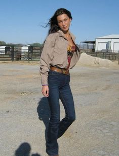 Horse Girl Outfits, Botas Western, Vogue France, Bella Hadid Outfits, Estilo Country, Rodeo Outfits, Bella Hadid Style