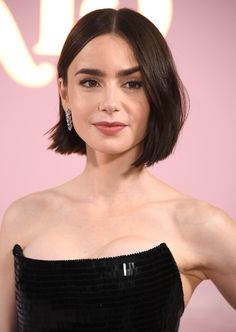 Say hello to your next haircut. The razored bob is the hair trend predicted to blow up this autumn. Here’s how to wear it now. Lily Collins Bob, Lily Collins Hair, Razored Bob, Corte Bob, Square Face Shape, Best Eyebrow Products, Eyebrow Shape, Long Faces