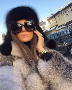 Outfit Elegantes, Fur Hats, Iranian Women Fashion, Trip Outfits, Women Magazines, Winter Hats For Women, Fur Hat, Looks Chic