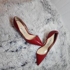 Manolo Blahnik Patent Leather Pumps Red Pointed-Toes Size 36eu (6us) Fit: This Style Typically Runs Narrow And A Half Size Small. Made In Italy Lightly Padded Leather Insole Smooth Leather Sole 4.5in Heel Size 36 Used Condition - Soles Have Wear (As Seen In Pictures) Insole And Shoe Surface Appear Lightly Used/Like New Condition Red Heels With Leather Sole For Formal Occasions, Red Formal Heels With Leather Sole, Red Pointed Toe Heels For Formal Occasions, Formal Red Heels With Red Sole, Red Heels With Leather Sole And Pointed Toe, Chic Red Heels With Leather Sole, Designer Red Heels For Formal Occasions, Red Designer Heels For Formal Occasions, Classic Red Closed Toe Heels