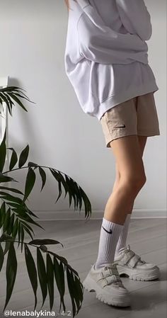 Korean Tomboy, Korean Style Outfit, Nails Selfie, Beauty Hairstyles, Korean Casual Outfits, Tomboy Style Outfits, Follow My Instagram, Simple Trendy Outfits, Tomboy Fashion