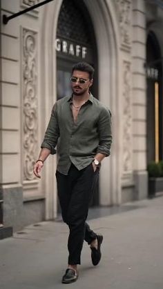 Men Daily Outfit Casual, Men Fashion Casual Outfits 2024, Gentleman Aesthetic Outfit, Classy Summer Outfits Men, Mens Fashion Videos, Italian Mens Fashion Casual, Mens Daily Outfit, Mens Dressing Styles, Outfit For Men Formal