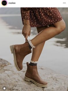 Chelsea Boots Outfit, Lost In The Woods, Flirty Dresses, Style Crush, Fashion World, Queen Victoria, Fall Shoes, Chelsea Boot, Mode Inspiration