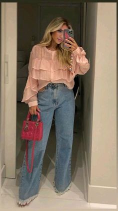 Romantic Style Work Outfits, Blouses For Work, Office Outfits Women Casual, Outfits Con Jeans, Casual College Outfits, Elegante Casual, Colourful Outfits