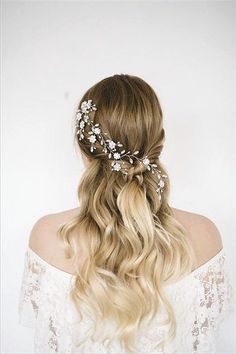 Love the wedding hair half up style. Join me for more bridal looks, and comment your thoughts. Hair With Side Bangs, Half Up Curls, Bridal Hair Half Up, Diy Updo, Vintage Curls