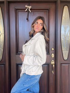 Chic Outerwear With Pockets And Straight Leg, Chic Cream Outerwear With Relaxed Fit, Chic Cream Outerwear For Everyday, Designer Jeans, High Rise Jeans, Casual Fall, Cute Casual Outfits, Work Wear, Fall Outfits