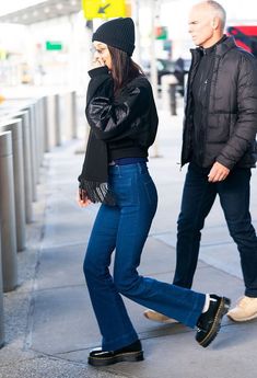 1/13/19: Bella Hadid leaving JFK airport in New York City Celebrity Street Style, Mode Inspo, Mode Vintage, Mode Inspiration, Bella Hadid, Looks Vintage