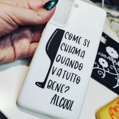 cover personalizzata con scritta in vinile Cover Phone, Phone Covers, Cricut, Phone Cover