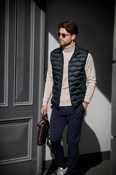 Gilet Outfit Men, Mens Autumn Fashion, Rainy Day Outfit Men, Autumn Menswear, Stylish Winter Coats, Best Dressed Man, Mens Casual Dress Outfits