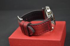 RECOMMENDATION FOR STRAP LENGTH : WRIST SIZE 15-17 CM - 115/75 MM STRAP LENGTH WRIST SIZE 17,5-19 CM - 130/80 MM STRAP LENGTHCaracteristics: Model : VINTAGE - BOX RED I Genuine BOX - CALF LEATHER Color : Red Handmade ONLY VALID FOR TANG BUCKLE (PHOTOS) Width : 26/24/22 mm (at the watch) - 26/24/22 mm (at the buckle) Length : 130 / 80 mm - 115 / 75 mm Thickness : aprox. 3,5 - 4 mm Edges : burnished - matte Keeper : 1 fix + 1 floating Inox. tubes included (Width 26 + 24 mm) Waterproofed: NO Logo s Adjustable Red Leather Watch Bands, Red Leather Watch Accessories For Everyday, Red Leather Watch Bands For Everyday Use, Red Leather Bracelet Strap Watch Bands, Red Leather Watch Accessories As Gift, Red Leather Watch Accessories For Gift, Red Leather Strap Watch Bands As Gift, Red Leather Watch Bands For Gifts, Red Leather Watch Bands For Gift