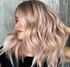 Rose Gold Tint Airtouch Blonde, Rose Gold Short Hair, Burnette Hair, Pastel Hair Color Ideas, Rose Gold Hair Blonde, Hair Colors To Try