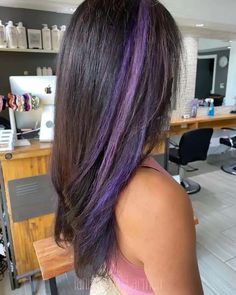 Highlight On Brown Hair, Brown Hair With Purple Highlights, Brown Hair With Purple, Hair With Purple Highlights, Best Purple Hair Dye, Dark Purple Highlights, Purple Highlights Brown Hair, Highlights Purple, Straight Brown Hair