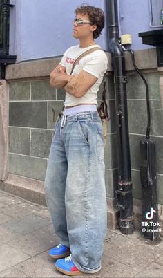 Baggy Pants For Men, Style Baggy Pants, Gender Fluid Fashion, Cool Kids Clothes, Casual Outfit Inspiration, Jeans Outfits