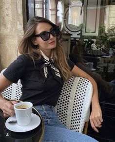 Bekväma Outfits, Style Désinvolte Chic, Scarf Outfit, French Girl Style, Summer Mood, Paris Outfits, Modieuze Outfits