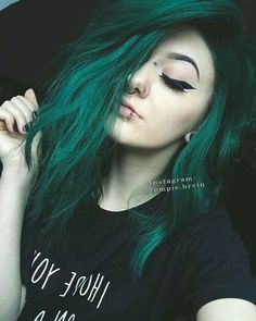 Goth Hair Color, Goth Hair Color Ideas, Dyed Hairstyles, Dark Black Hair, Goth Hair, Hair Color Pastel, Emo Hair, Hair Tattoos, Emo Outfits