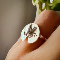 Frog and Lily Pad Fidget Ring Spinner Ring Anxiety Ring - Etsy Frog And Lily Pad, Cactus Ring, Frog Ring, Frog Design, Fidget Rings, Solid Gold Chains, Spinner Ring, Spinner Rings, Lovely Jewellery