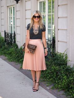 How To Wear A Pleated Skirt, Office Suits, Pleated Skirt Outfit, Skirt Diy