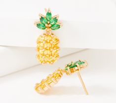 Your smoothie's star ingredient gets a playful nod with these glam pineapple posts. Order up! Pineapple Jewelry, Mirror Man, Shark Earrings, Cute Pineapple, Pineapple Earrings, Pineapple Design, Cut Earrings, Christmas Gift Guide, Order Up