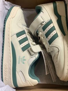 Green Adidas Forum Lows, Forum Low Adidas Green, Green Forum Lows, Adidas Forum Low Vintage, Adidas Shoes Women Forum, Low Shoes Aesthetic, Green Adidas Sneakers, Low Adidas Sneakers, Adidas Forum Vintage