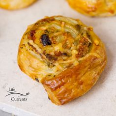 some food that is sitting on top of a tray with muffins in the background