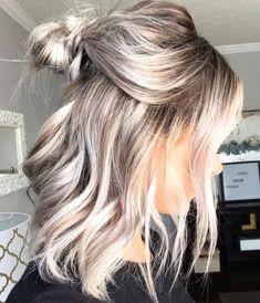 Ash Blonde Hair Dye, Light Ash Blonde Hair, Blonde Hair Extensions, Dyed Blonde Hair, Messy Updo, Hair Idea, Frontal Hairstyles