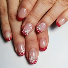 Winter Color French Tip Nails, Cute Christmas French Tip Nails, Red French Tip With Snowflake, Christmas Nail Art Designs French Tips, Snowflake French Tip Nails, Christmas Nails French Tip Holidays, Christmas French Manicure, Christmas French Tip Nails, French Noel